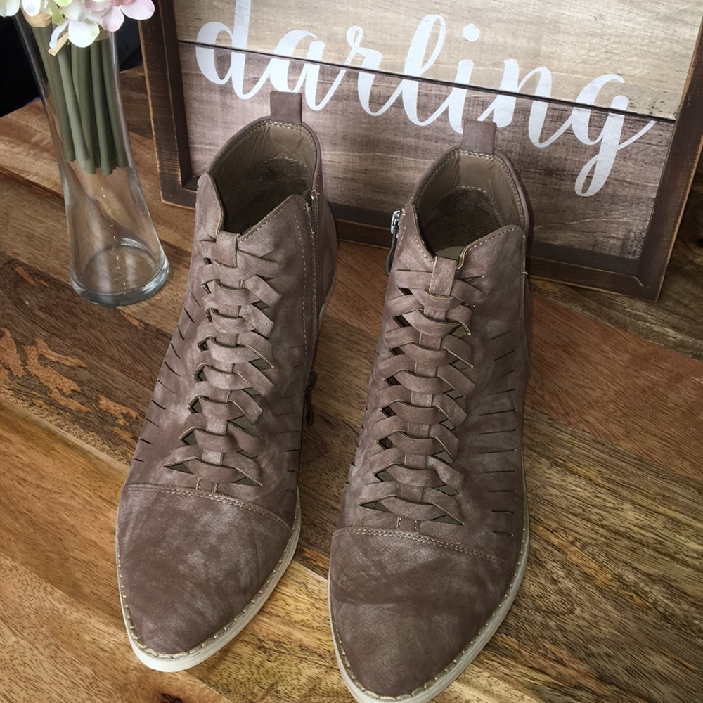 Adorable Mi.iM booties